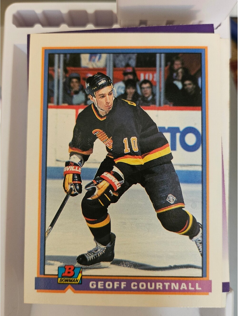 1991-92 Bowman Canucks Hockey Card #318 Geoff Courtnall